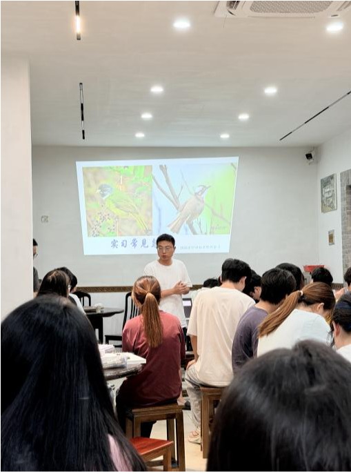 老师讲解图片 2025级生态学 张茹 摄